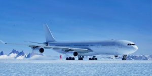 南極行きのプライベートチャーター機体